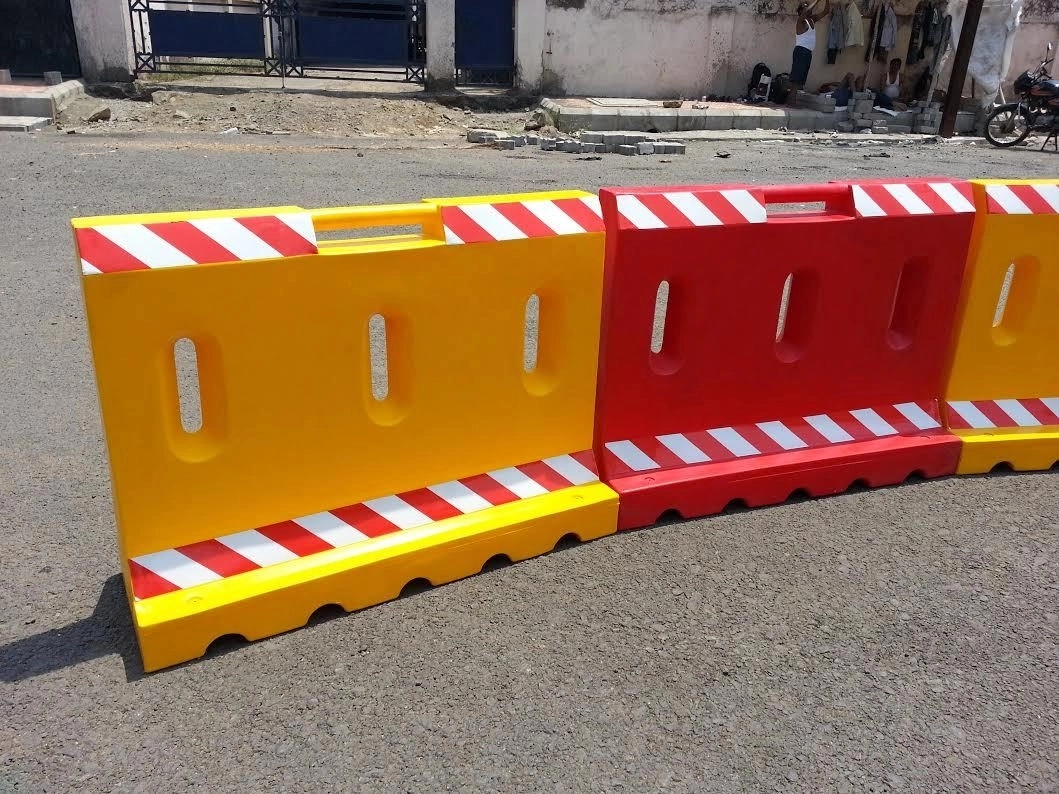 Plastic-Barricade-SuitchOn